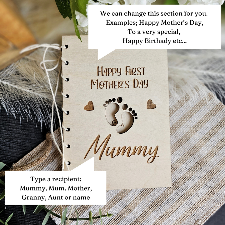 a wooden card with a message for Mother's Day, including a baby's footprint and the word "Mummy". The card is placed on a beige cloth with a feather, and there are speech bubbles above it providing additional information about the card.