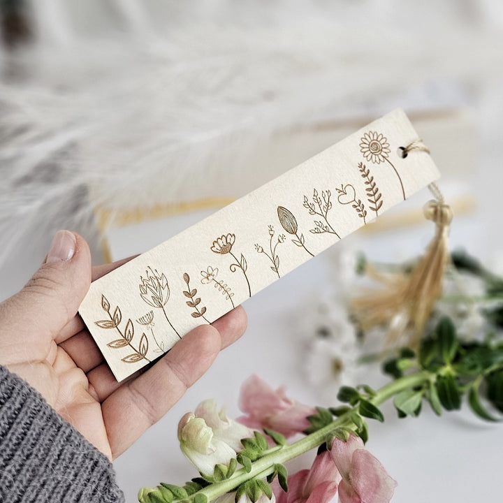 Wooden Bookmark Floral Meadow – Engraved Book Lover’s Gift – Personalised Gift for Readers