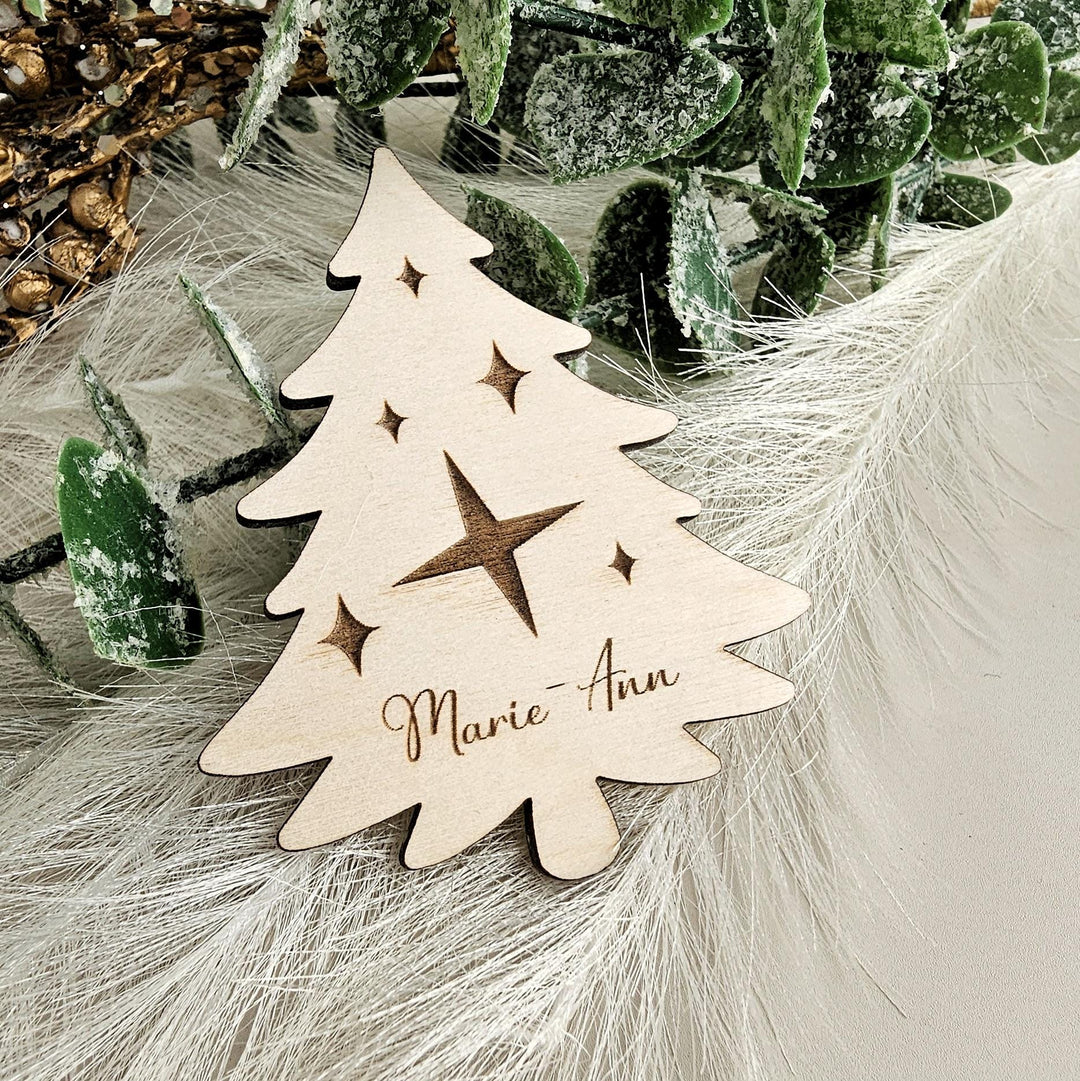 Personalised Rustic Christmas Tree Place Settings for Winter Weddings - Charming Table Decorations for Holiday Dinners