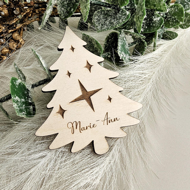 Personalised Rustic Christmas Tree Place Settings for Winter Weddings - Charming Table Decorations for Holiday Dinners