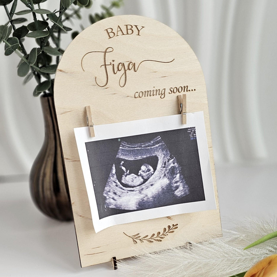 Pregnancy Announcement Sign – Personalised Engraved Wooden Plaque | Baby Shower Gift