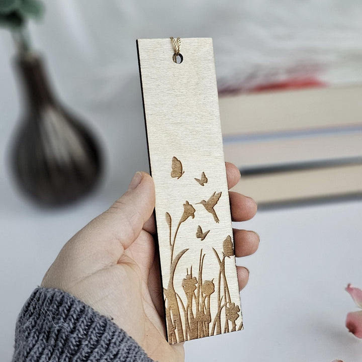 Personalized Floral Engraved Wooden Bookmark with Custom Message - Ideal Gift for Book Lovers