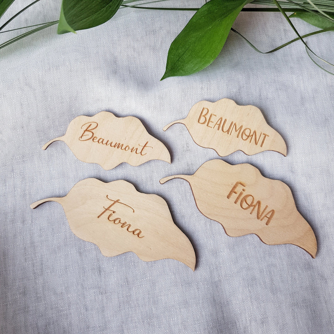 Rustic Wooden Leaf Place Name Setting - Personalised Fall Table Decoration for Weddings, Thanksgiving, and Autumn Celebrations