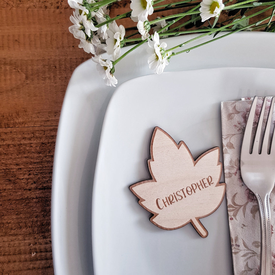 Rustic Wooden Maple Leaf Place Settings - Personalised Fall Table Decoration for Weddings, Thanksgiving Dinner, and Autumn Celebration