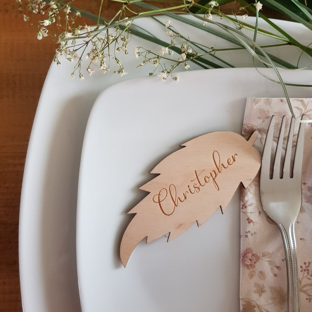 Rustic Autumn Leaf Place Name Setting - Personalised Wooden Table Decoration for Weddings, Thanksgiving, and Autumn Celebrations