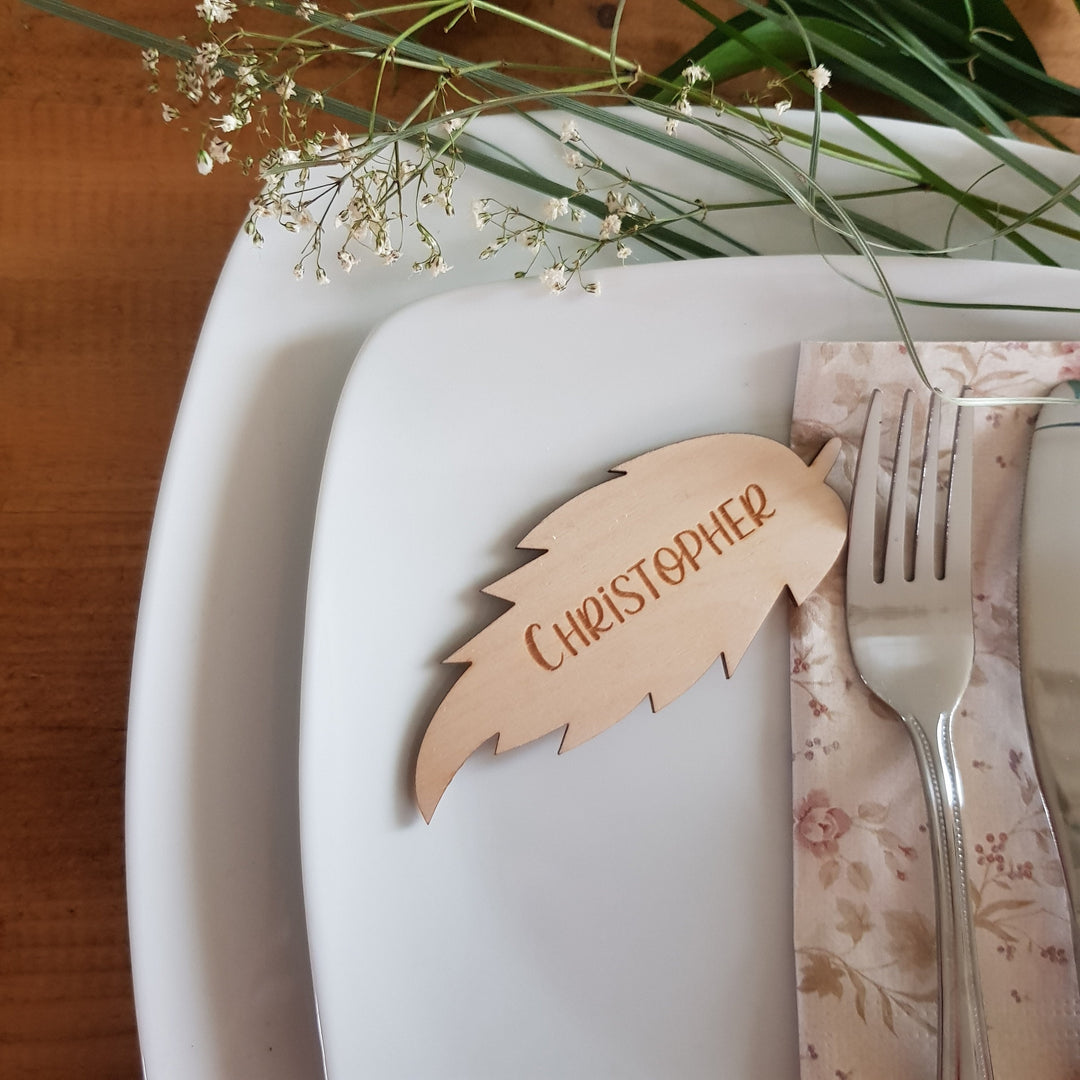 Rustic Autumn Leaf Place Name Setting - Personalised Wooden Table Decoration for Weddings, Thanksgiving, and Autumn Celebrations