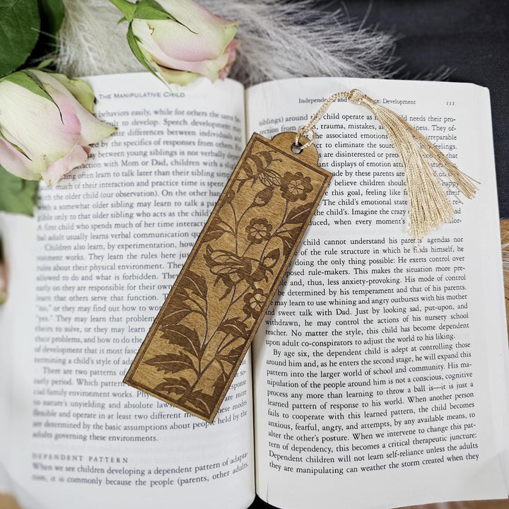 Bee Bookmark - Personalised Engraved Wooden Gift for Book Lovers