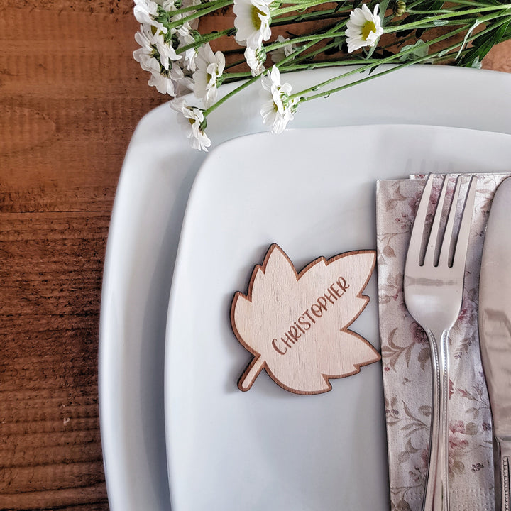 Rustic Wooden Maple Leaf Place Settings - Personalised Fall Table Decoration for Weddings, Thanksgiving Dinner, and Autumn Celebration