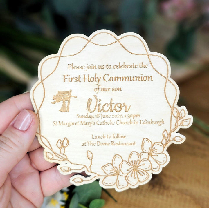 Personalised First Holy Communion Wooden Invitation - Rustic Floral wreath - Baptism Christening Confirmation Invite, Zaproszenie na Komunie