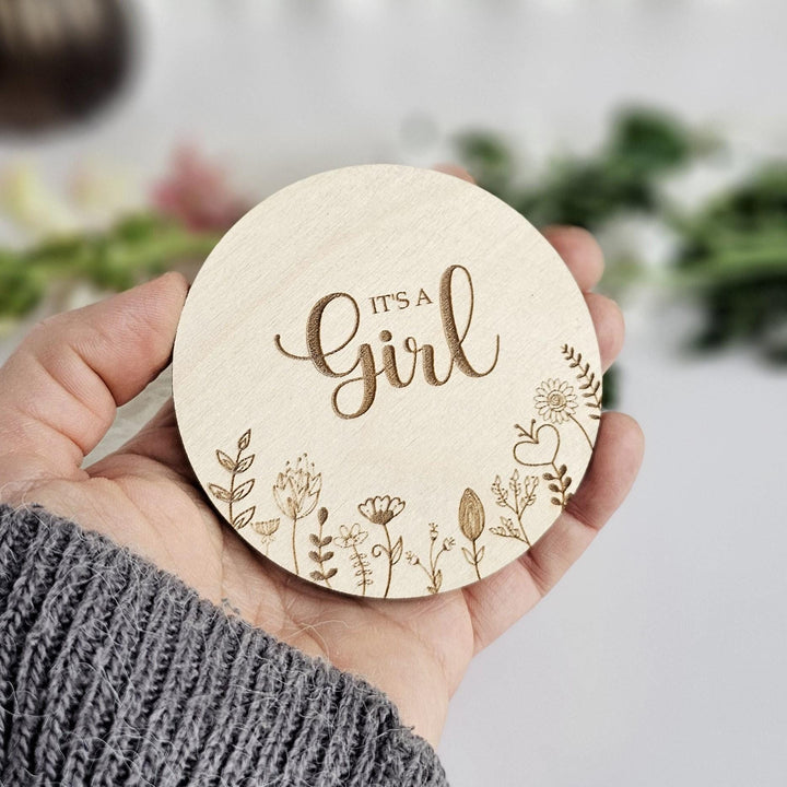 Baby Announcement Plaque - Its a BoyGirl Floral Milestone Photo Prop
