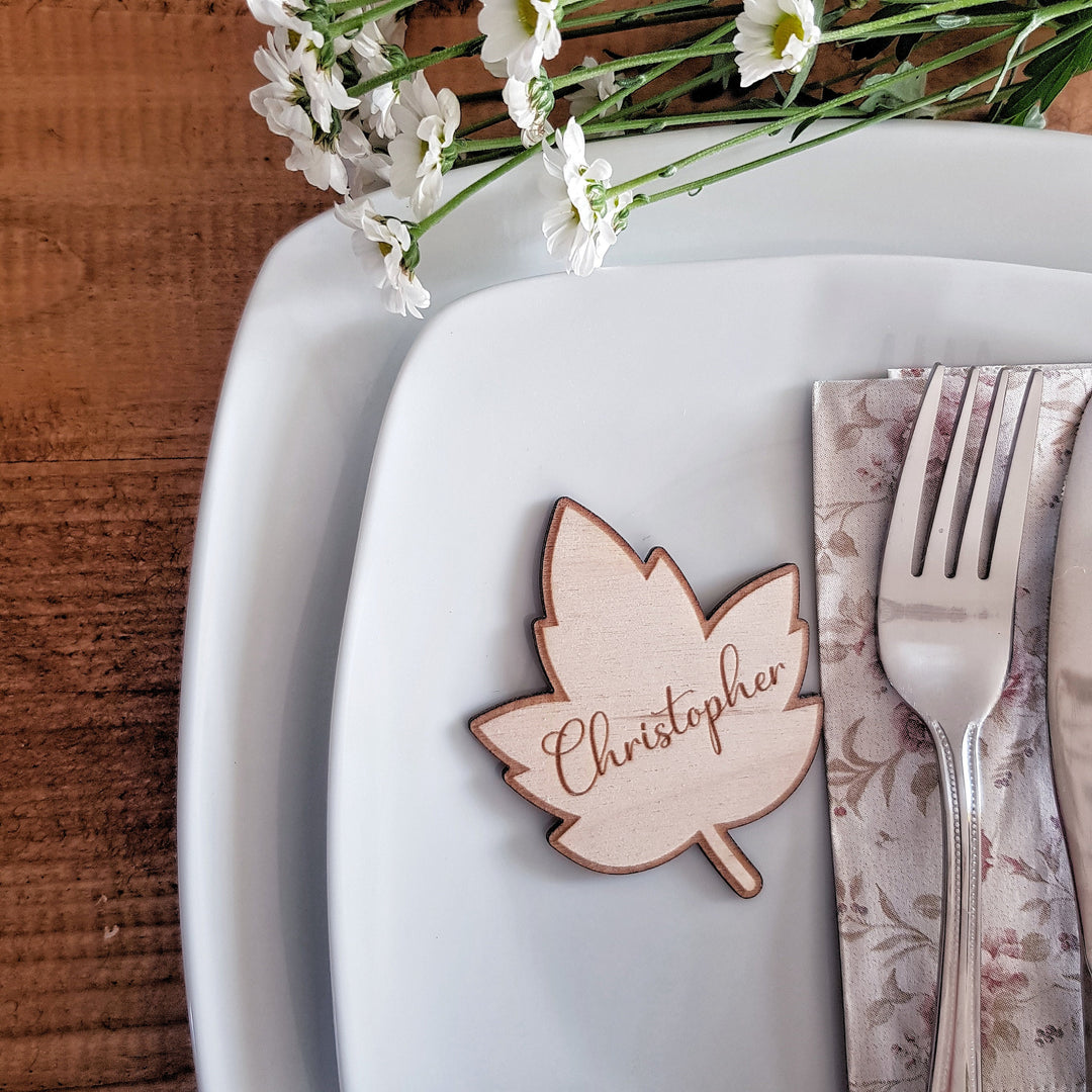 Rustic Wooden Maple Leaf Place Settings - Personalised Fall Table Decoration for Weddings, Thanksgiving Dinner, and Autumn Celebration