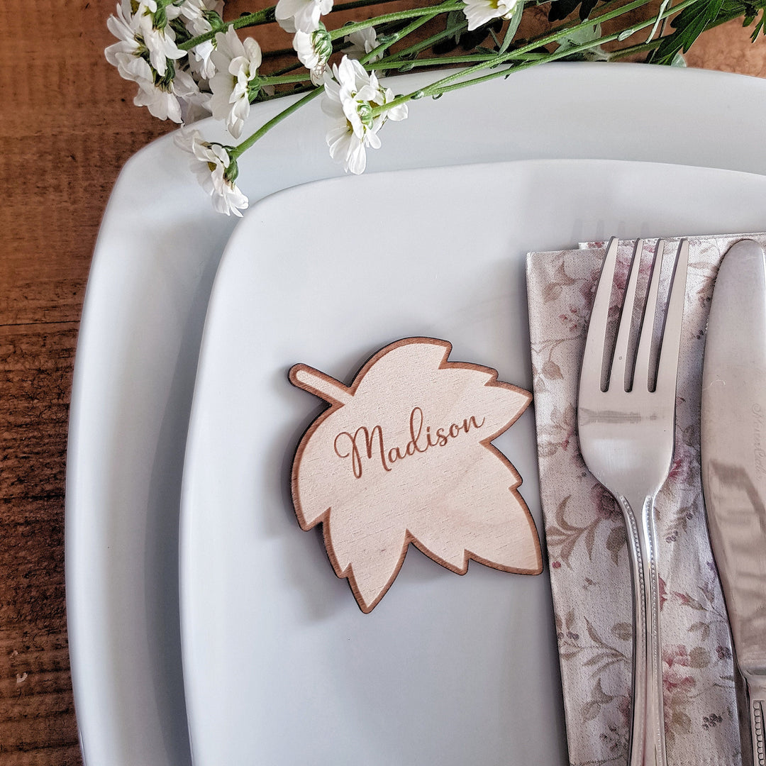 Rustic Wooden Maple Leaf Place Settings - Personalised Fall Table Decoration for Weddings, Thanksgiving Dinner, and Autumn Celebration