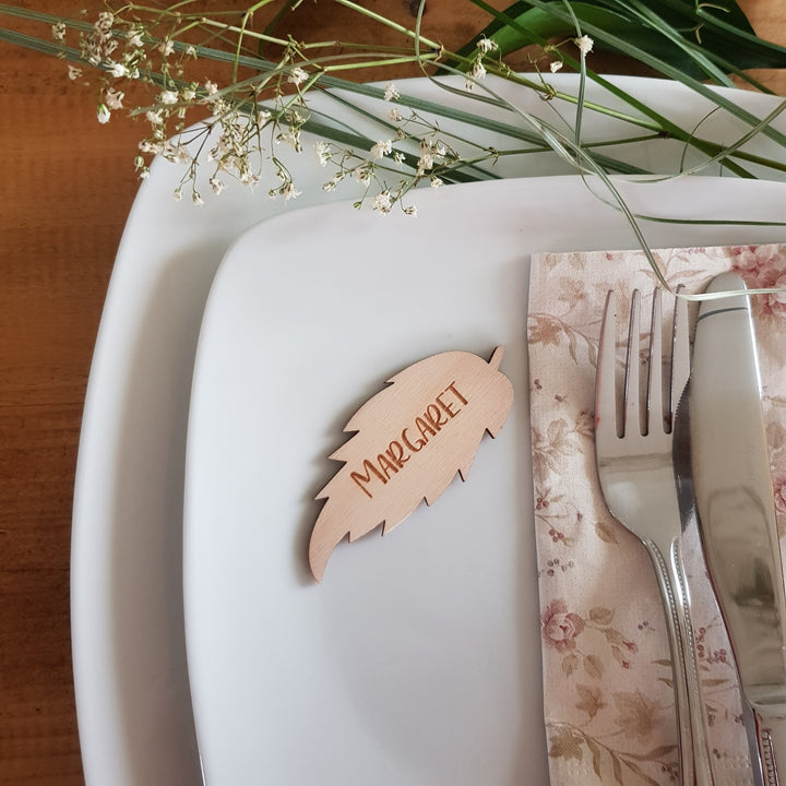 Rustic Autumn Leaf Place Name Setting - Personalised Wooden Table Decoration for Weddings, Thanksgiving, and Autumn Celebrations