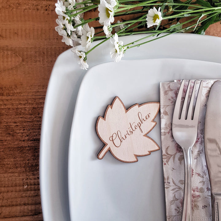 Rustic Wooden Maple Leaf Place Settings - Personalised Fall Table Decoration for Weddings, Thanksgiving Dinner, and Autumn Celebration