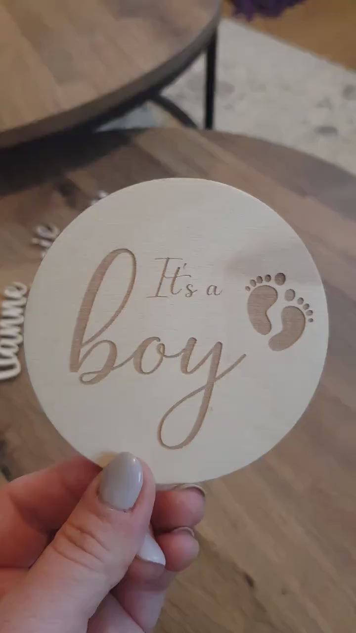 Wooden Baby Announcement It's a boy/girl | Milestone Card / Discs Photo Prop Plaque | | Social Media Flat Lay Prop