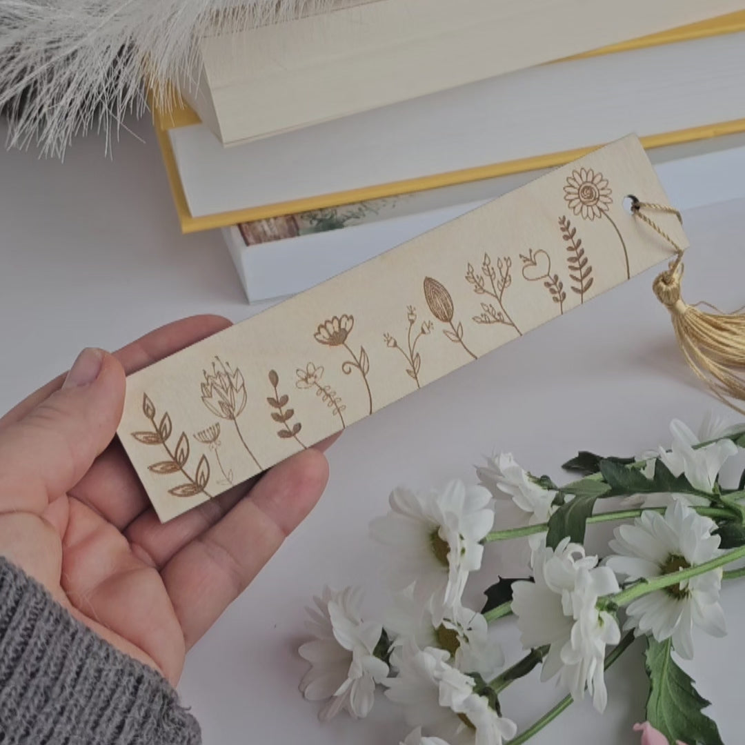 Wooden Bookmark Floral Meadow – Engraved Book Lover’s Gift – Personalised Gift for Readers